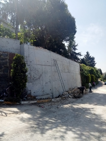 Fesleyen Sokakta istinat duvarının yenilenmesi